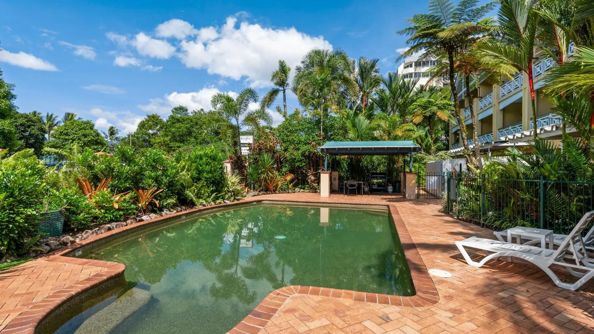 Waterfront Terraces Aparthotel Cairns