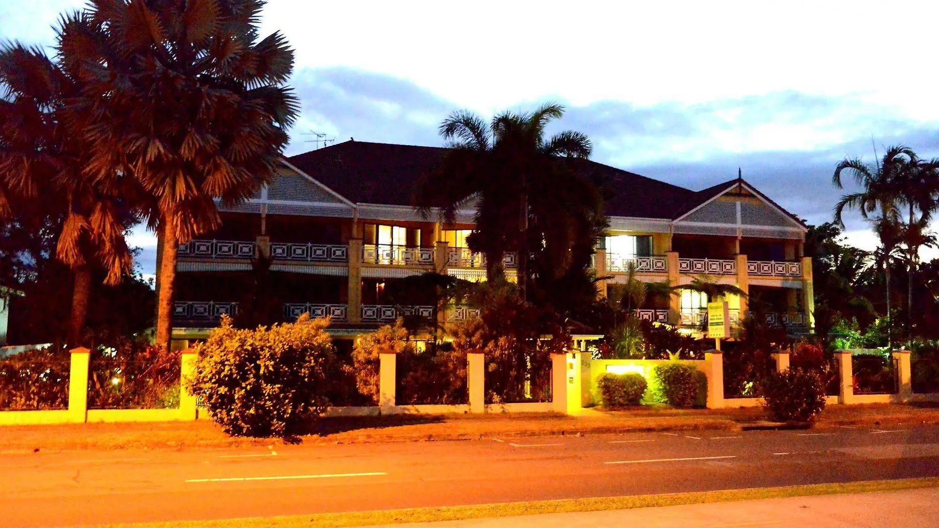 Waterfront Terraces Aparthotel Cairns 4*,