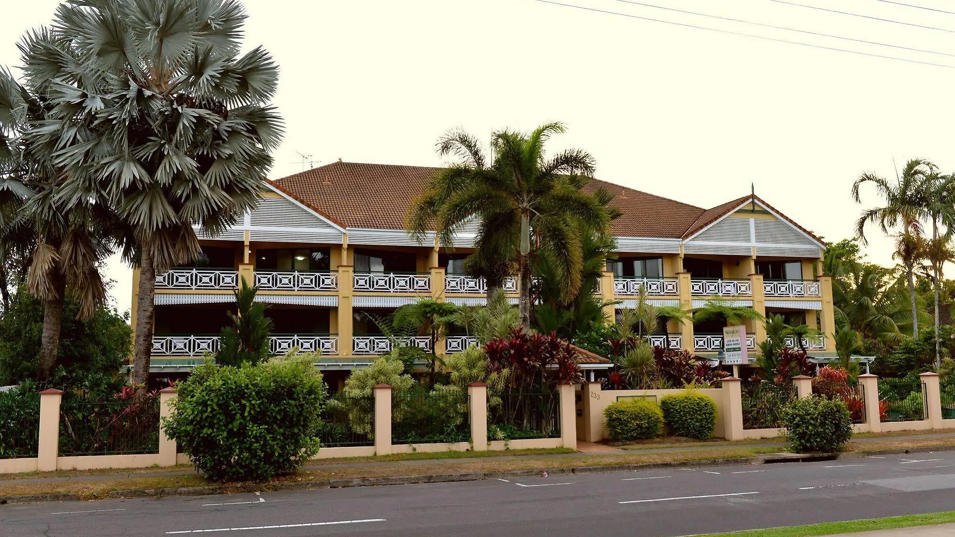 Waterfront Terraces Aparthotel Cairns